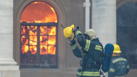 Голям пожар в университета на Кейптаун