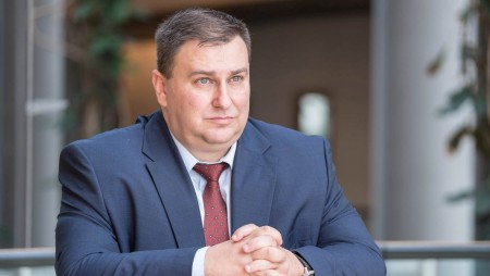 Емил Радев: Търговското споразумение с Великобритания залага дискриминационни капани за работниците от България