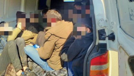 При спецакция заловиха фалшив инкасо автомобил, пълен с мигранти