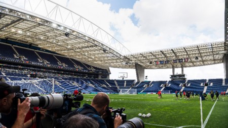 Преместиха финала на Шампионската лига в Порто