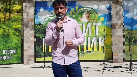 Девненци се веселиха и чукаха с яйца за Великден в парк „Разсадника