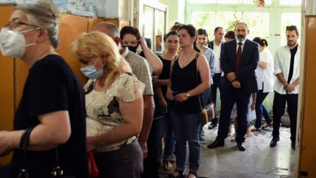 В Армения гласуват на предсрочни парламентарни избори