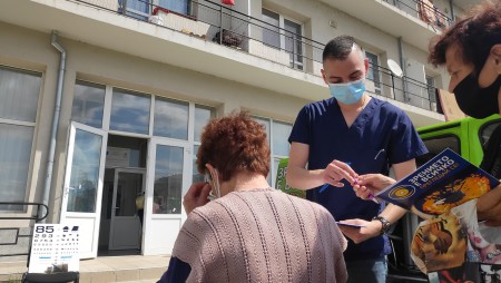 Безплатни очни прегледи за деца и възрастни в Девня
