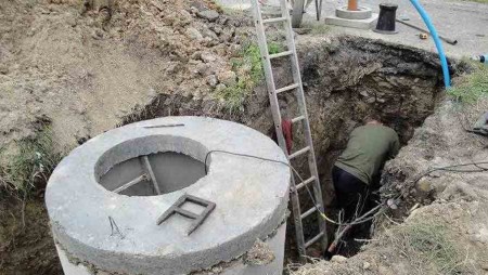 Спират водата на улица в Дългопол