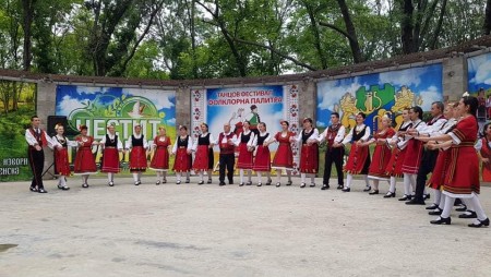 Много емоции и настроение усети публиката в Третото издание на Фестивала „Фолклорна палитра“ в Девня