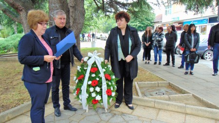 В Долни чифлик сведоха глави в знак на признателност пред Христо Ботев и загиналите за свободата на България