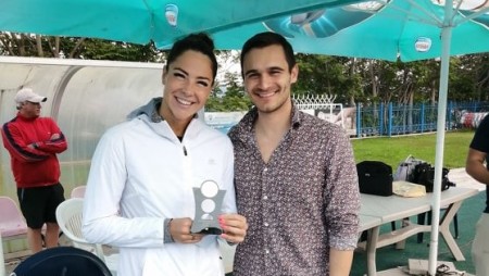 Шампионката от плувния турнир Black Sea Cup Екатерина Аврамова дари премията си за болно дете