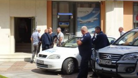 Оставят в ареста мъжа, който ограби банковия клон в Дупница