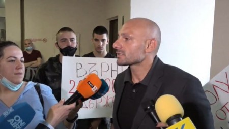 Състезатели по ММА нахлуха в Министерството на спорта