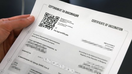 Измамници предлагат в интернет фалшиви сертификати за ваксинация