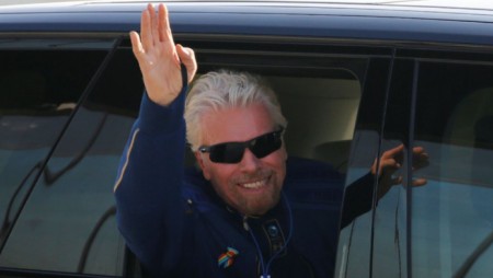 Ричард Брансън се подготвя днес да излети в Космоса с Virgin Galactic