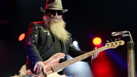 Почина басистът на ZZ Top