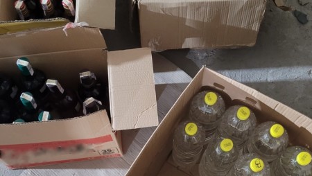 Митничари разкриха склад за нелегален алкохол