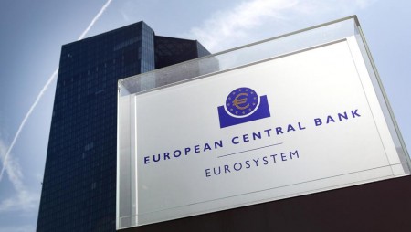 С политиката си ЕЦБ тласка Европа към живот на заем