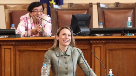 Ива Митева: Парламентът утре ще констатира, че мандатът, връчен на ИТН, е приключил неуспешно