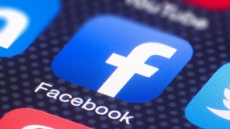 Facebook премахна стотици акаунти с дезинформация за ваксини