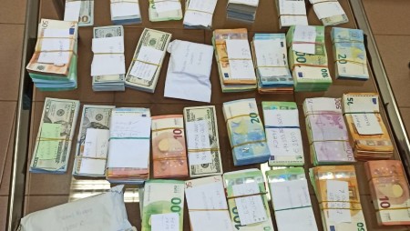 Недекларирана валута откриха митничари на пункта Дунав мост - Видин