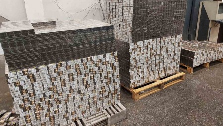 Близо 25 500 къса контрабандни цигари откриха митничари на пункт Капитан Андреево