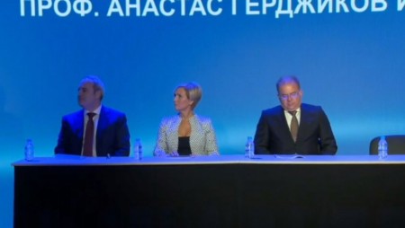 Инициативният комитет представи кандидатпрезидентската двойка Анастас Герджиков-Невяна Митева