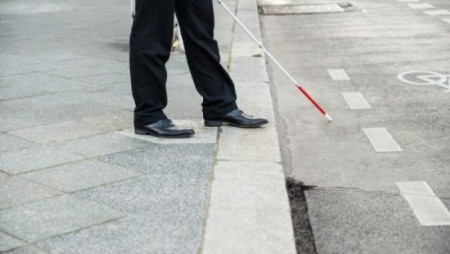 Днес е Международният ден на белия бастун