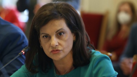Даниела Дариткова се оттегля от политиката