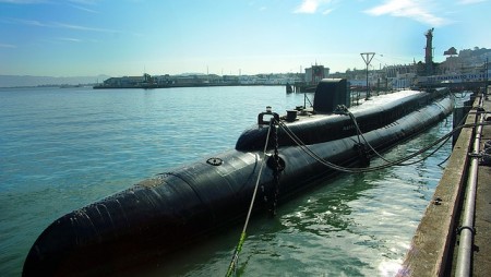 15 американски моряци пострадаха, след като подводница се удари в неизвестен обект