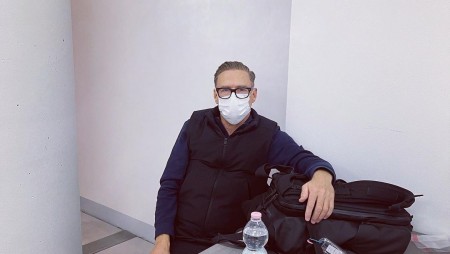 Брайън Адамс даде положителена проба за Covid-19 на летище Малпенса в Милано