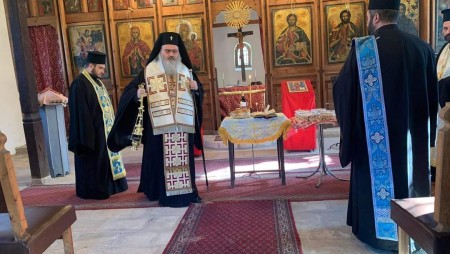 Отслужиха заупокойна молитва в памет на загиналите в пожара в село Рояк
