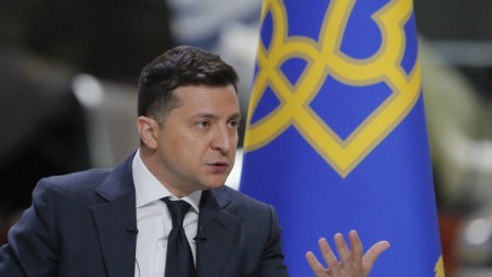 Президентът Зеленски: Русия е струпала 100 000 военни на украинската граница