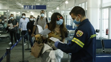 За всички пристигащи Гърция изисква задължителен PCR тест