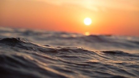 Два кораба се сблъскаха в Балтийско море, единият се е преобърнал