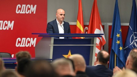 Кандидатът за нов премиер на РСМ кани в Скопие Кирил Петков, след като заеме поста