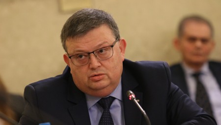 Депутатите приеха оставката на Сотир Цацаров