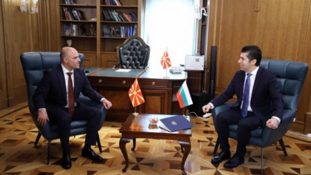 За сформирането на пет работни групи се договориха премиерите Петков и Ковачевски