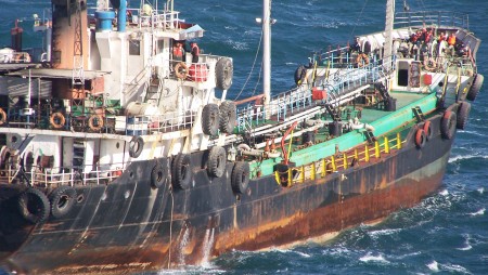 Ракета удари танкер, плаващ под молдовски флаг в Черно море край Одеса