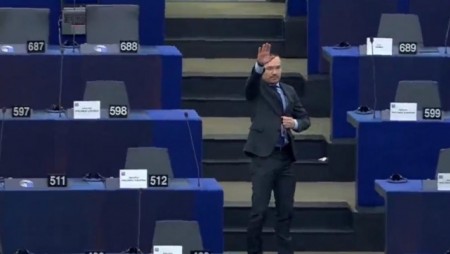 Скандал в Европарламента: Наказват Джамбазки за нацистки поздрав, той отрича