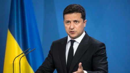 Президентът Зеленски: Брутално е. Руските сили атакуват и линейки