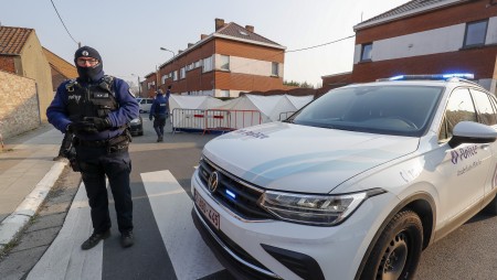 Кола се вряза в карнавал в Белгия, жертвите са поне шестима