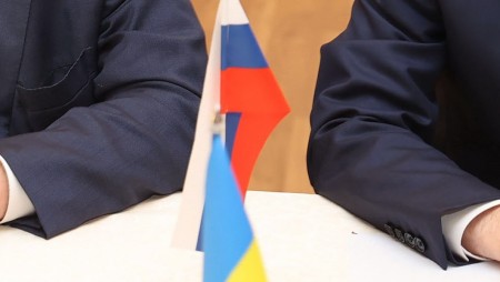 Дипломатически совалки за търсене на изход за Украйна