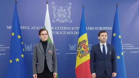 България може да помогне на Молдова в бежанската криза, е категорична Теодора Генчовска