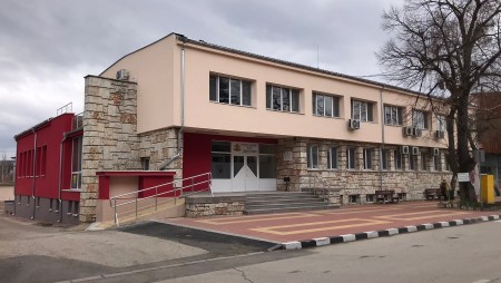 По проект обновиха сгради на общинската администрация в Дългопол