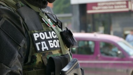 Разбиха престъпна група за блудство с непълнолетни, 21 са задържани в София