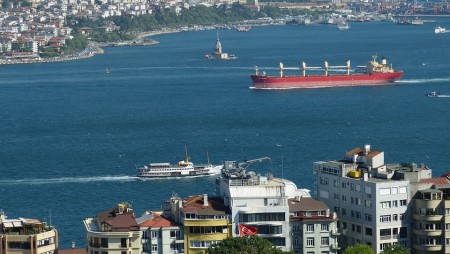 Турция затвори Босфора и Дарданелите за военни кораби