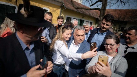 Унгарците гласуват на парламентарни избори, партията на Орбан е с лек превес пред опозицията