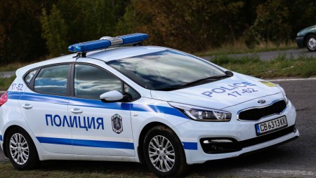 Цистерна с газ се обърна и затвори пътя между Карнобат и Шумен