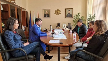 Община Девня помага на бъдещи абитуриенти без родител