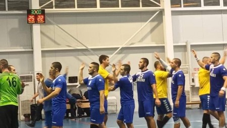 Домакинско предимство за хандбалния Шумен срещу Спартак (Варна) във финалните плейофи за титлата