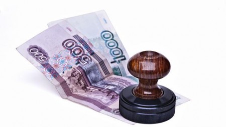 Данъчен служител е задържан за искане и получаване на подкуп