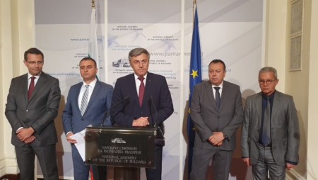 „Аз вас ще ви оправя”: ДПС обвини премиера Петков в директни заплахи