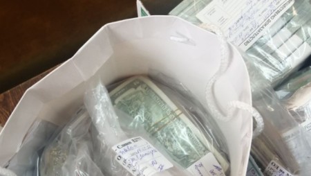 Разбиха контрабанден канал за цигари. Обвинени са шестима, в чиито домове откриха чували с пари и ценности за над 1 милион лева